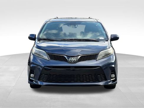 Used 2018 Toyota Sienna SE image 8