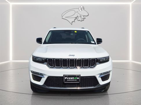 Used 2023 Jeep Grand Cherokee Limited AWD/4WD image 3