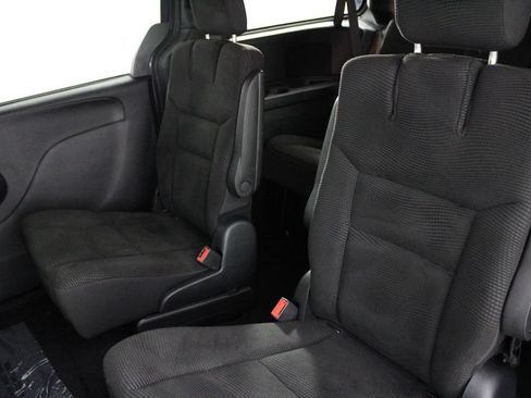 Used 2020 Dodge Grand Caravan SE FWD image 19