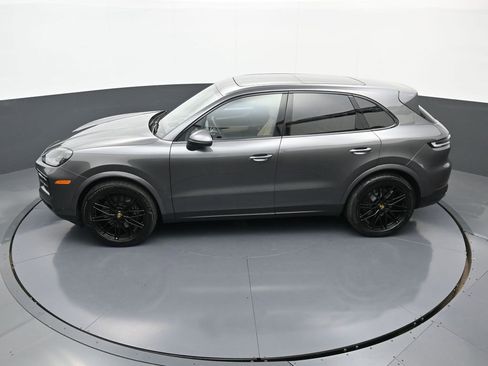 Used 2025 Porsche Cayenne image 32