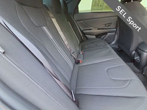 Certified 2025 Hyundai Elantra Sport FWD image 17