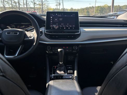 Used 2025 Jeep Compass Limited image 17