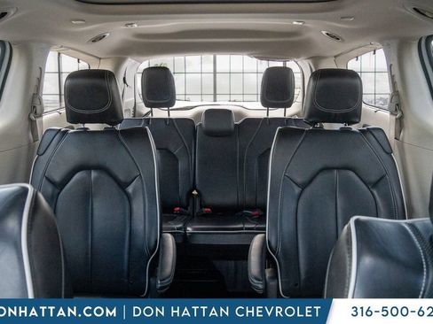 Used 2023 Chrysler Pacifica Limited FWD image 16