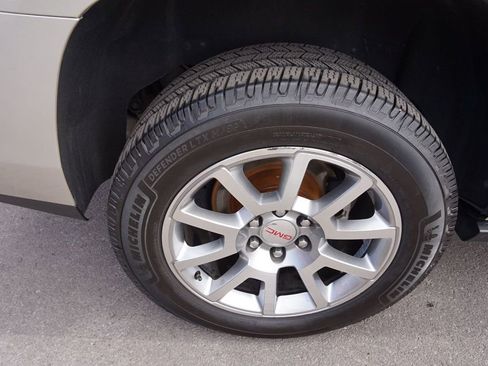 Used 2015 GMC Yukon Denali w/ Premium Package image 17