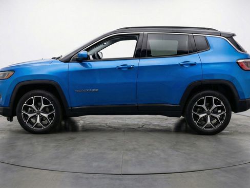 Used 2025 Jeep Compass Limited image 5