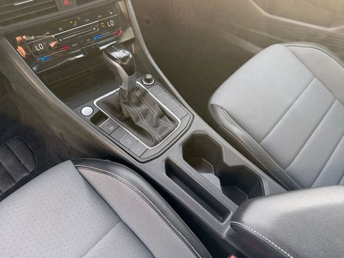 Used 2025 Volkswagen Jetta SE image 41