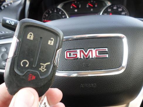 Used 2022 GMC Terrain SLT w/ Infotainment Package II image 26