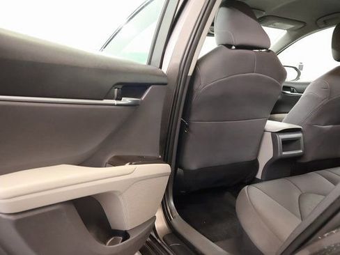 Used 2022 Toyota Camry LE image 29