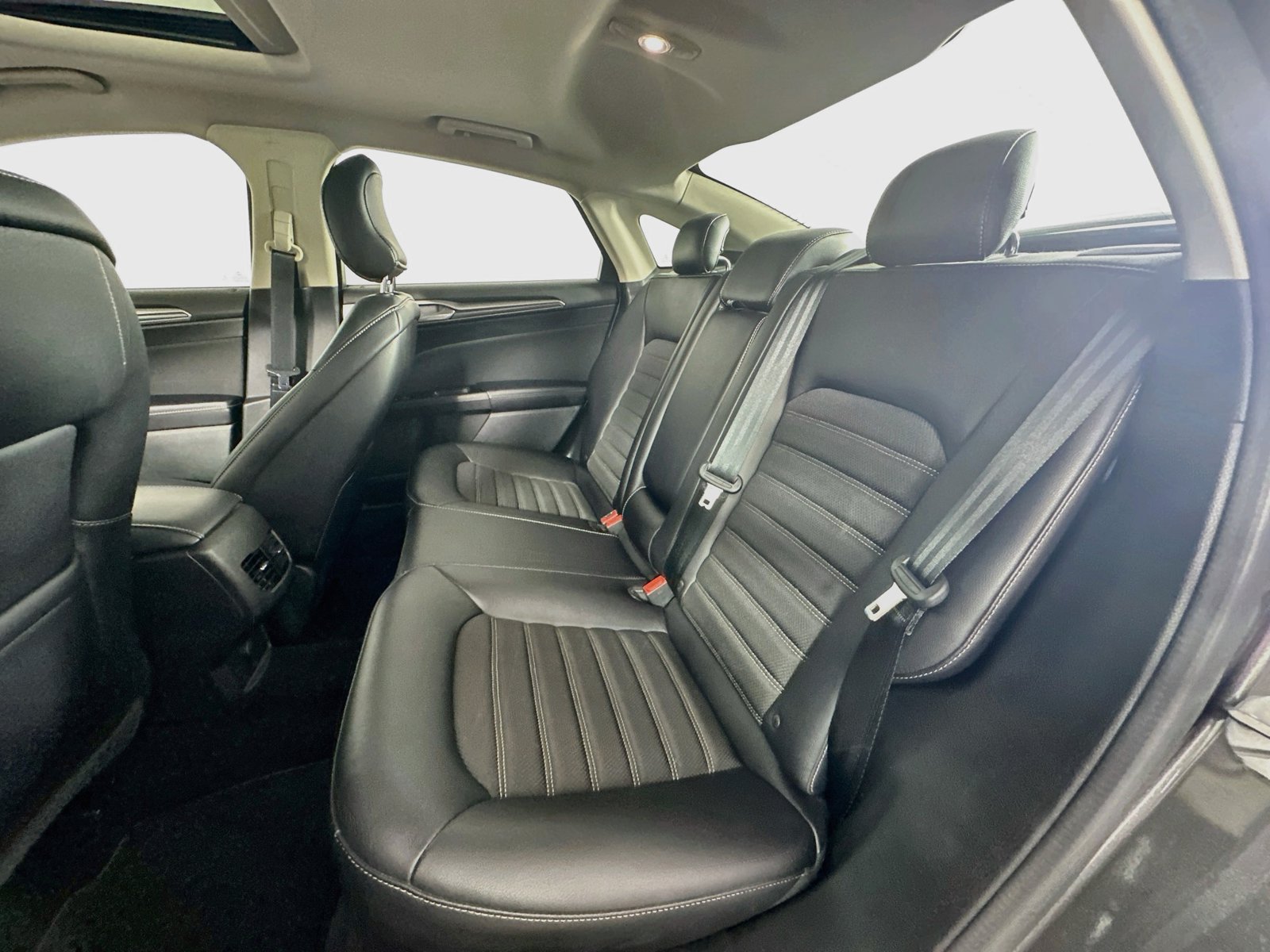 Used 2017 Ford Fusion SE w/ Equipment Group 201A FWD image 24