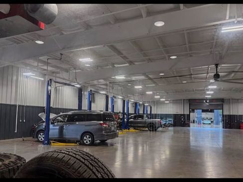 Used 2015 Jeep Wrangler Unlimited Rubicon w/ Connectivity Group image 12