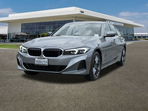 Used 2025 BMW 330i Sedan w/ Convenience Package image 4