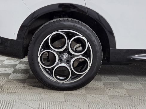 Used 2025 Alfa Romeo Tonale w/ Premium Package AWD/4WD image 9