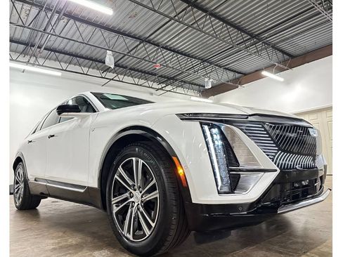 Used 2024 Cadillac Lyriq Luxury RWD image 6