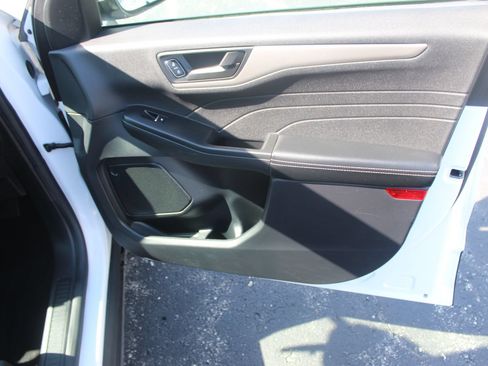 Used 2022 Ford Escape SE FWD image 10