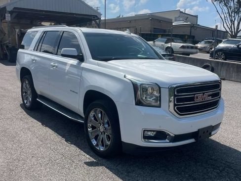 Used 2017 GMC Yukon SLT AWD/4WD image 1