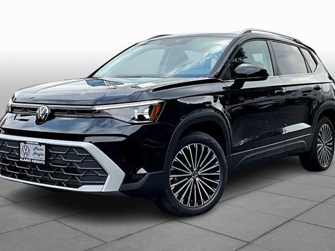 New 2025 Volkswagen Taos SE FWD image 1