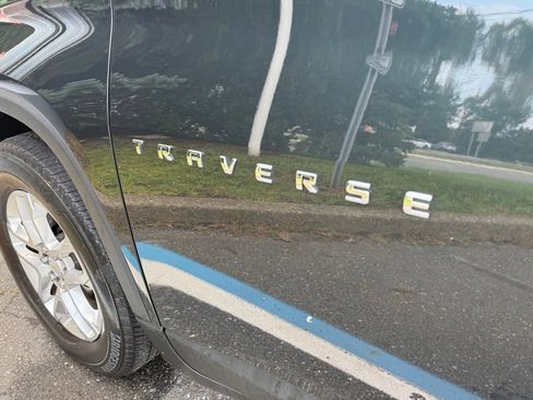 Used 2021 Chevrolet Traverse LT AWD/4WD image 6