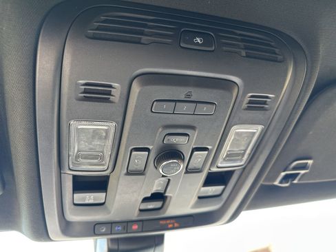 Used 2021 GMC Yukon Denali w/ Denali Premium Package image 16