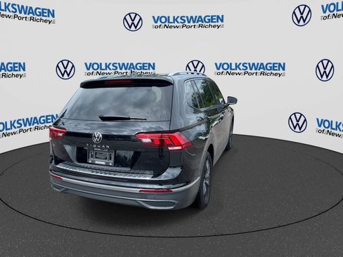 Used 2024 Volkswagen Tiguan SE w/ Panoramic Sunroof Package FWD image 14