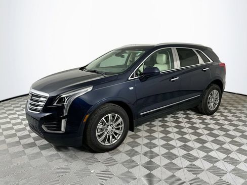 Used 2017 Cadillac XT5 Luxury w/ Driver Awareness Package FWD image 3