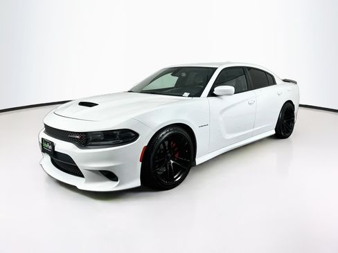 Used 2022 Dodge Charger R/T w/ Plus Group RWD image 3