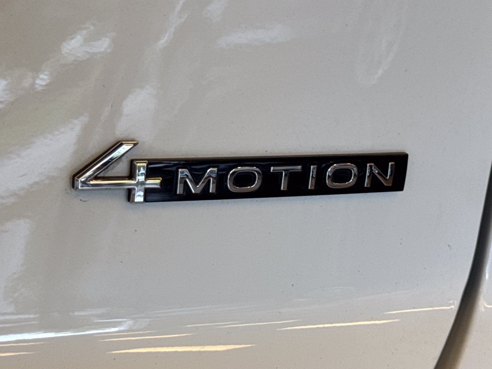 Certified 2024 Volkswagen Atlas Cross Sport SE AWD/4WD image 40