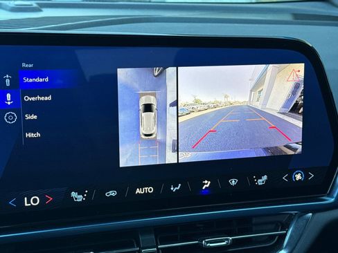 Used 2025 Chevrolet Equinox EV LT w/ Convenience Package image 27