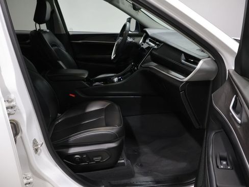 Used 2023 Jeep Grand Cherokee Limited w/ Black Appearance Package image 22