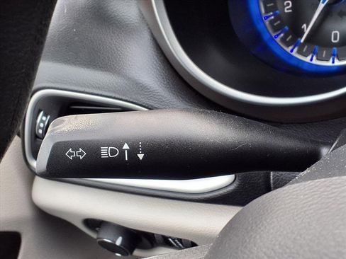 Used 2017 Chrysler Pacifica Touring image 16