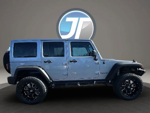 Used 2016 Jeep Wrangler Unlimited Rubicon w/ Connectivity Group AWD/4WD image 4