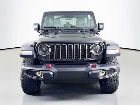 Used 2025 Jeep Wrangler Unlimited Rubicon image 2