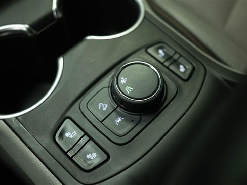 Used 2020 GMC Terrain SLT w/ Preferred Package FWD image 23