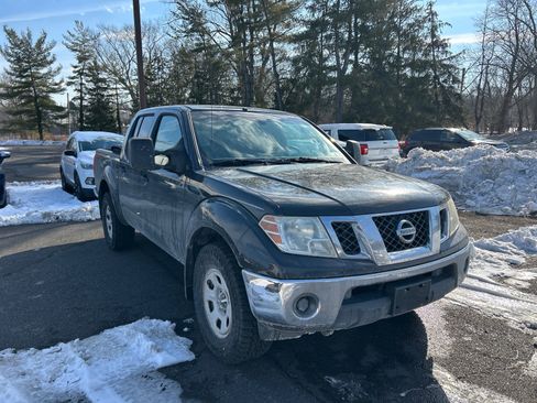 Used 2010 Nissan Frontier SE image 3