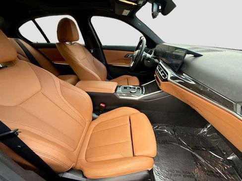 Used 2023 BMW 330i Sedan w/ Premium Package image 33