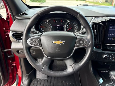 Used 2022 Chevrolet Traverse LT FWD image 16