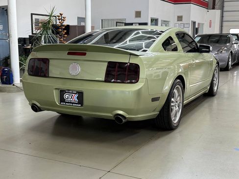 Used 2005 Ford Mustang GT RWD image 2