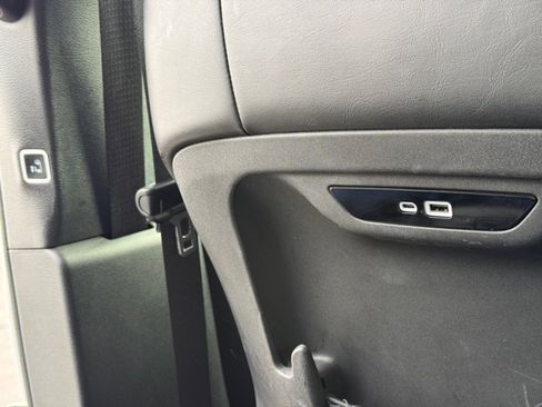 Used 2025 Chrysler Pacifica Select image 26