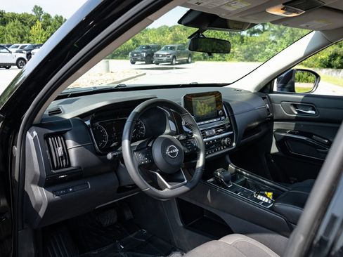 Used 2022 Nissan Pathfinder SV FWD image 13