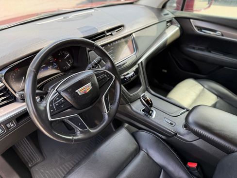 Used 2017 Cadillac XT5 Luxury w/ LPO, Wheel Lock Package FWD image 5