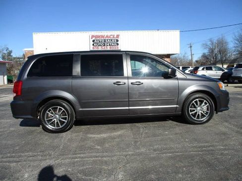 Used 2016 Dodge Grand Caravan SE image 8