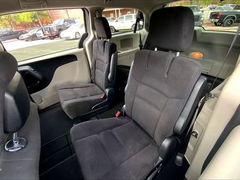 Used 2015 Dodge Grand Caravan SXT w/ Rear Park Assist Package image 19