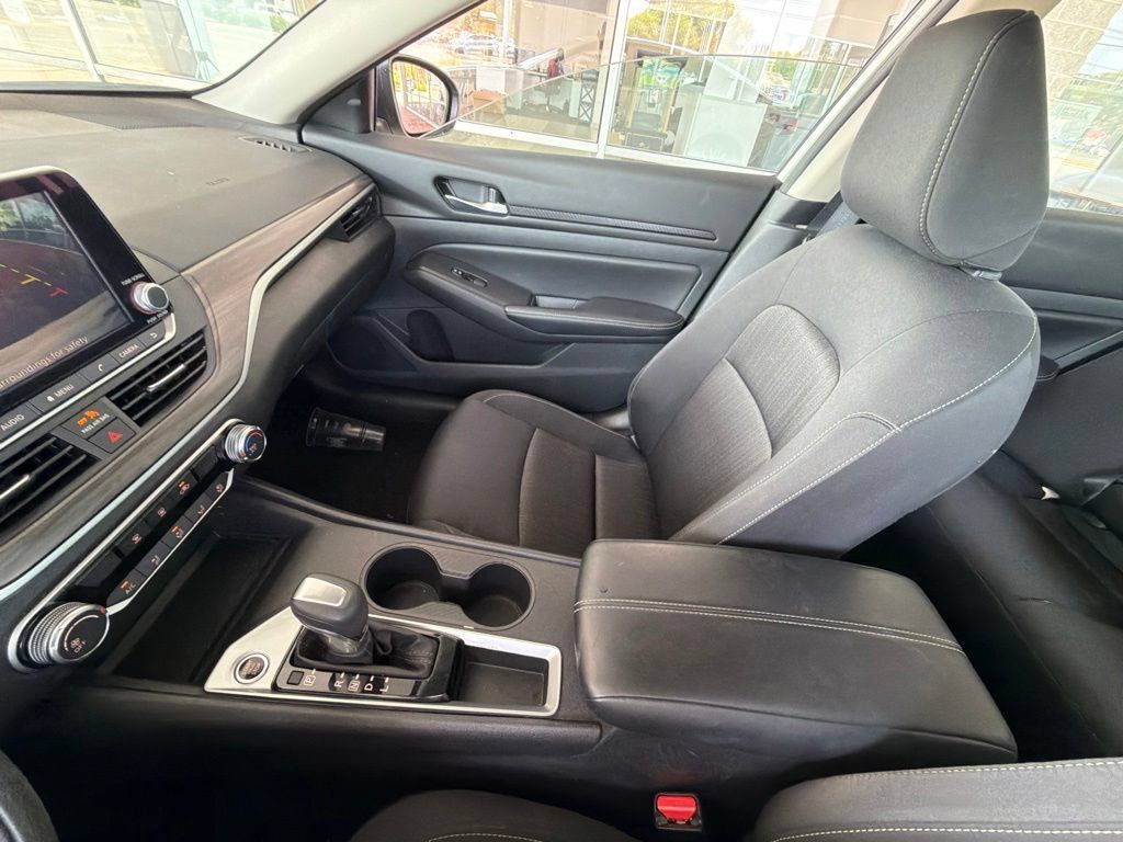 Used 2025 Nissan Altima 2.5 SV FWD image 20