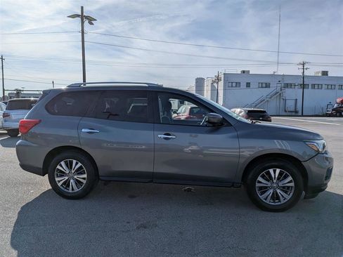 Used 2019 Nissan Pathfinder SV image 6