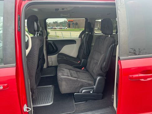 Used 2014 Dodge Grand Caravan SXT w/ Rear Park Assist Package image 12