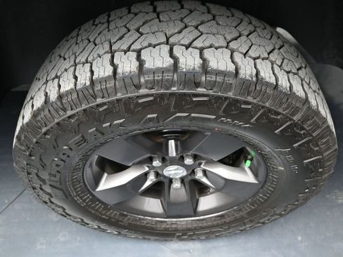Used 2022 RAM 1500 Tradesman w/ Chrome Appearance Group AWD/4WD image 9