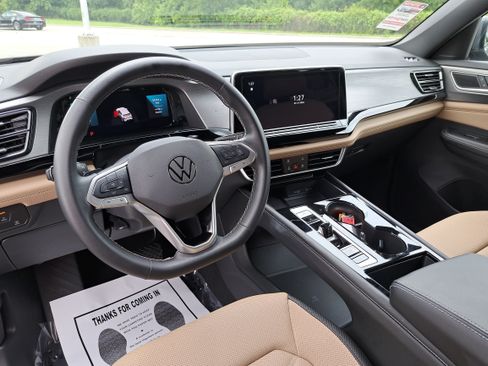 Used 2024 Volkswagen Atlas Cross Sport SE FWD image 16