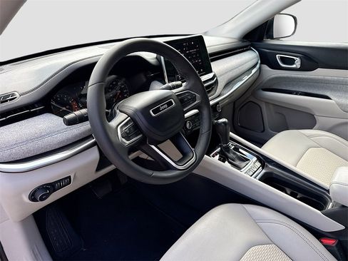 Used 2022 Jeep Compass Latitude image 10