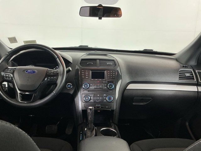 Used 2017 Ford Explorer XLT AWD/4WD image 24