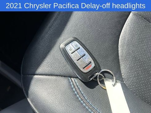 Used 2021 Chrysler Pacifica Touring-L FWD image 30