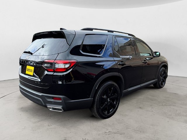 Used 2025 Honda Pilot Black Edition image 5